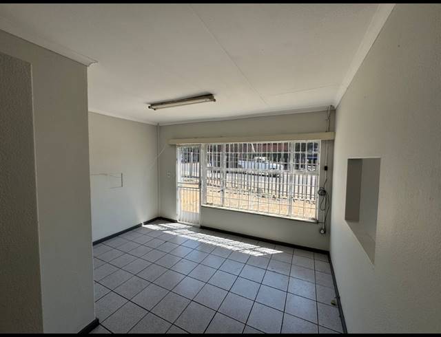 400M² WAREHOUSE TO LET IN WYNBERG